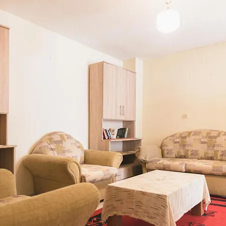 Old Town Apartment *